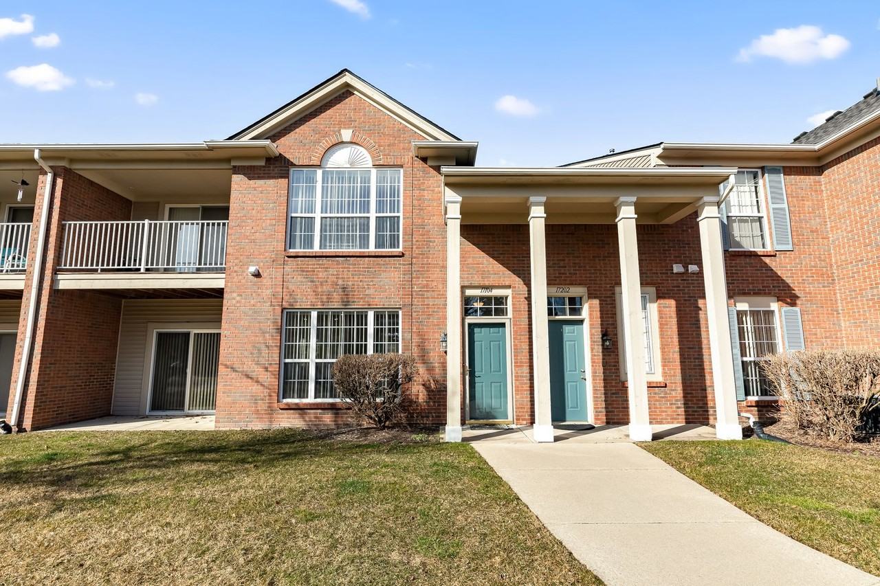 17104 Chesapeake Cir - Photo 3 of 26
