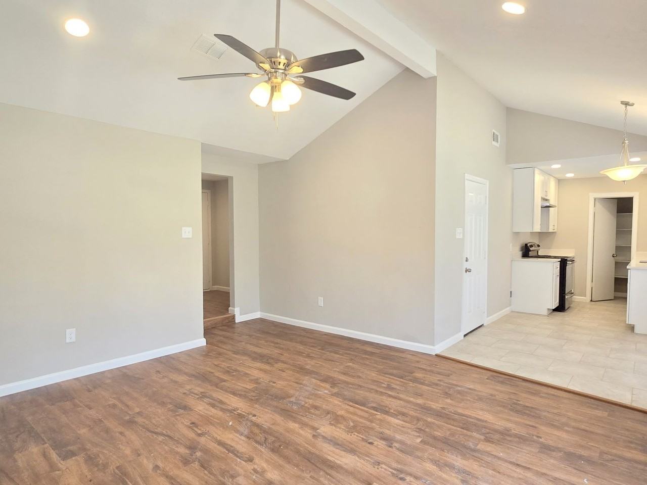 5404 Hazel St - Photo 2 of 19