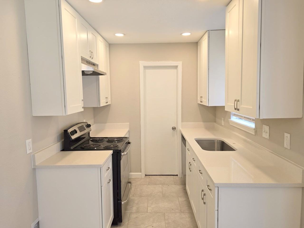 5404 Hazel St - Photo 3 of 19