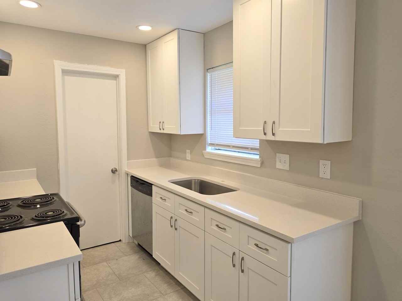 5404 Hazel St - Photo 4 of 19