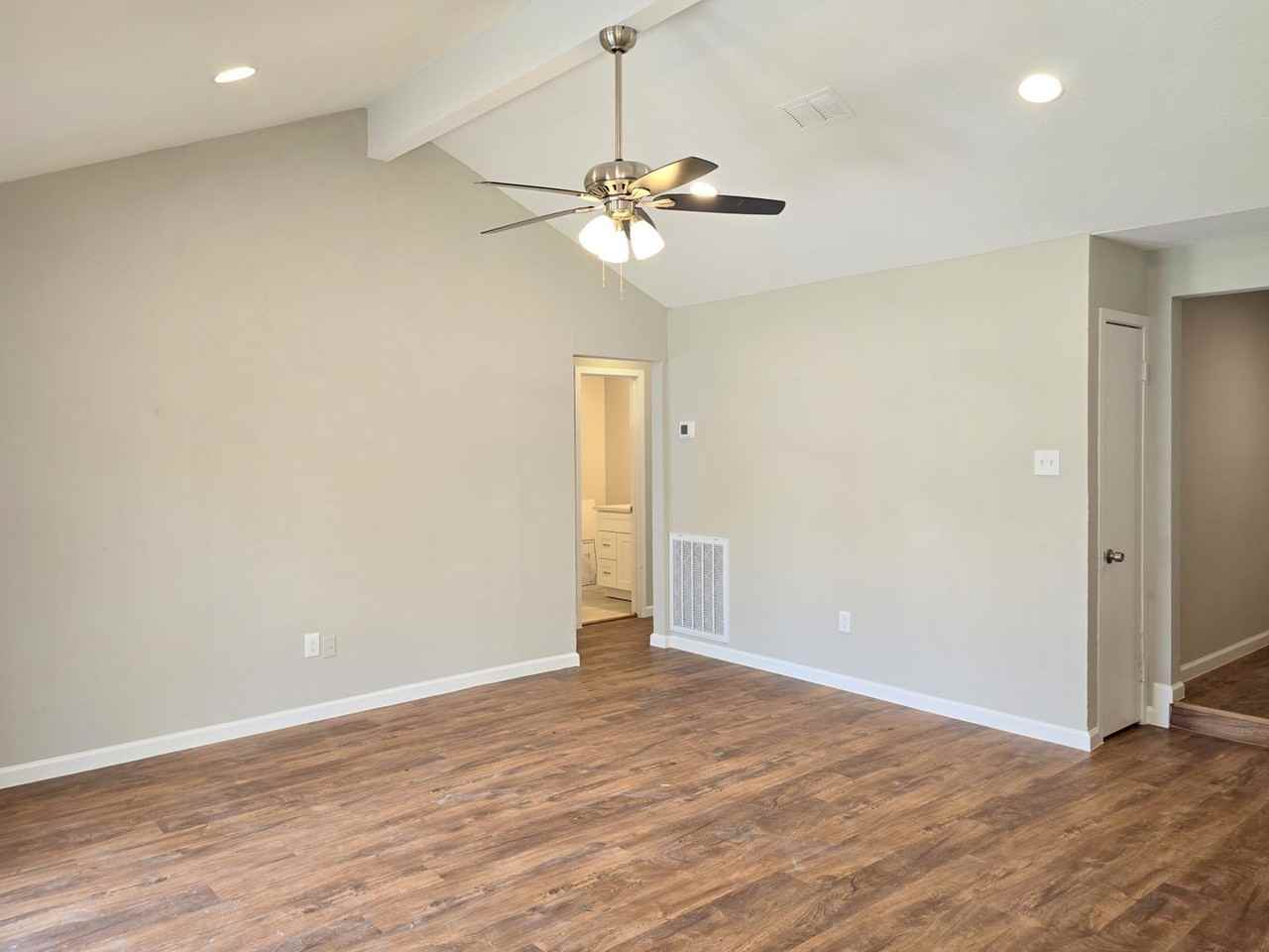 5404 Hazel St - Photo 7 of 19