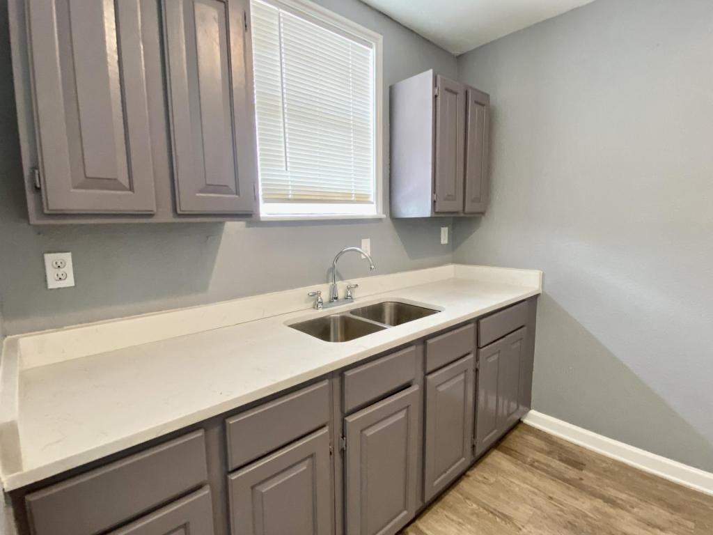 529 Bexar Dr - Photo 3 of 6