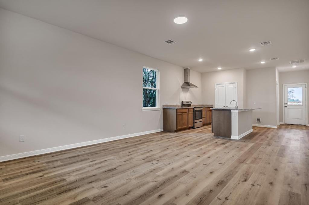 309 West Martin Luther King Jr Drive - Photo 4 of 24