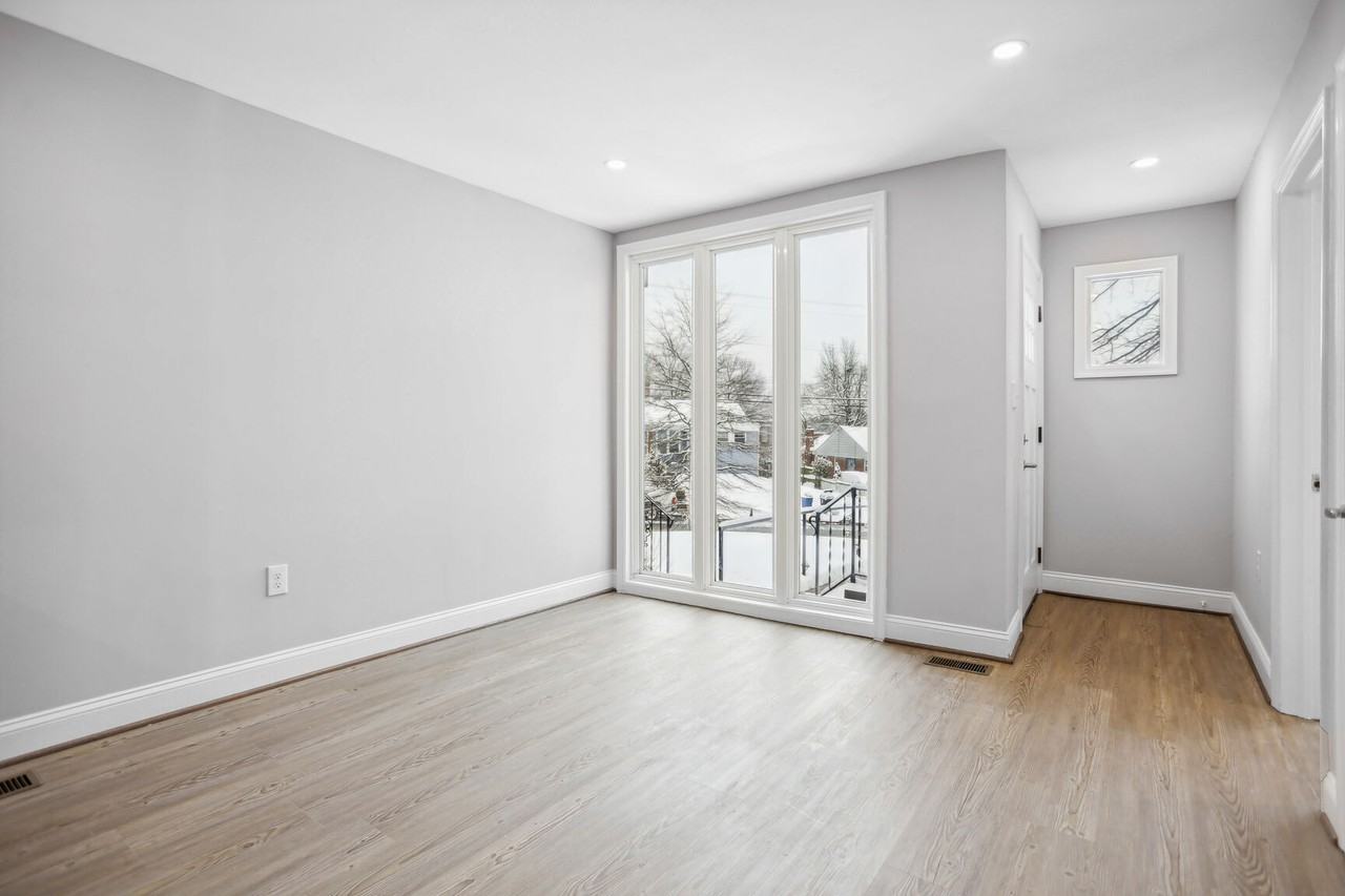 7014 Farragut St - Photo 3 of 16