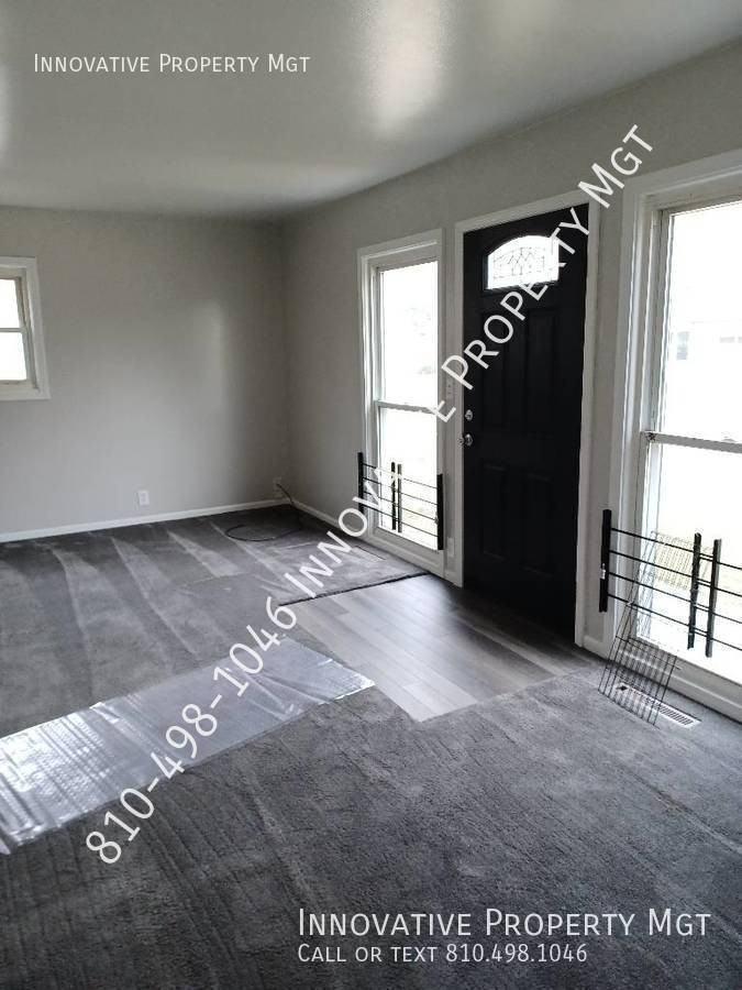 2718 Plainfield Ave - Photo 2 of 19