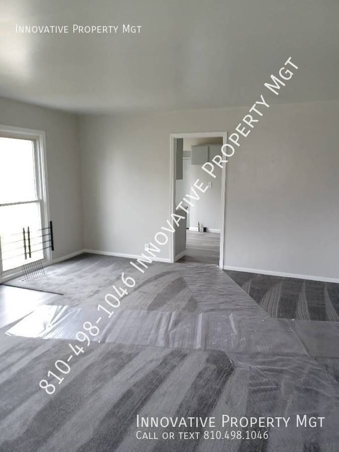 2718 Plainfield Ave - Photo 3 of 19