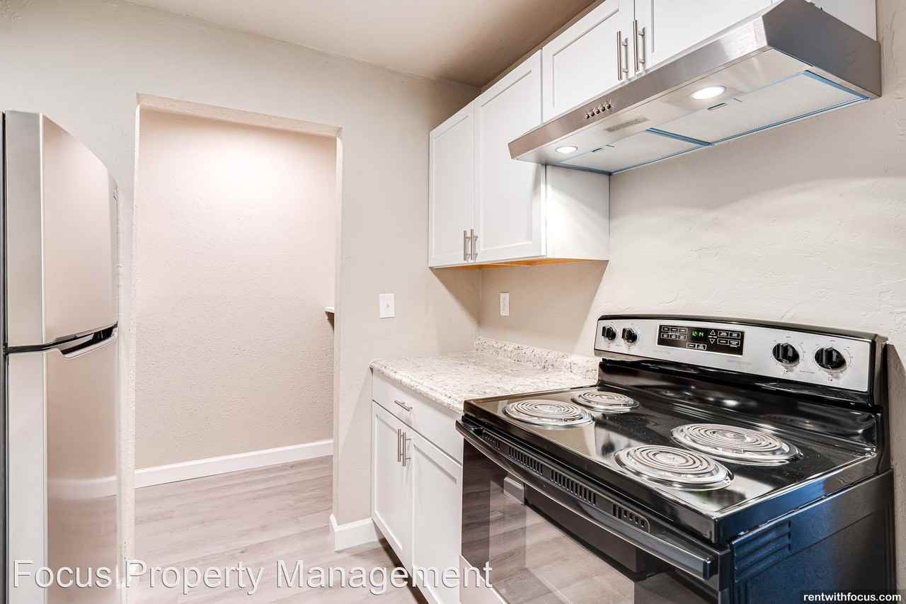 505 Oakridge Lane - Photo 2 of 16