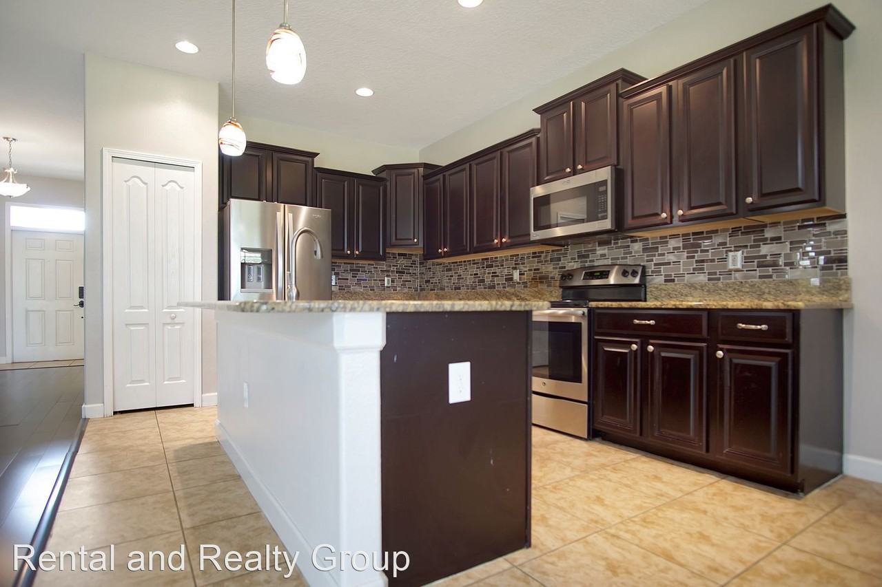 2252 Grantham Ave - Photo 2 of 47