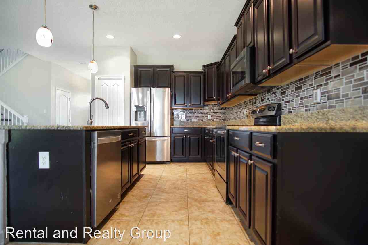 2252 Grantham Ave - Photo 3 of 47