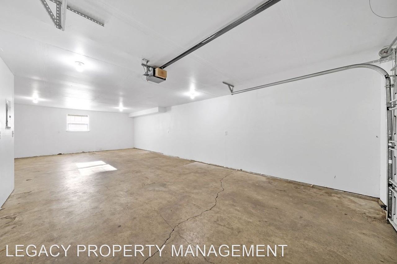 13515 SE Holgate Blvd - Photo 2 of 28