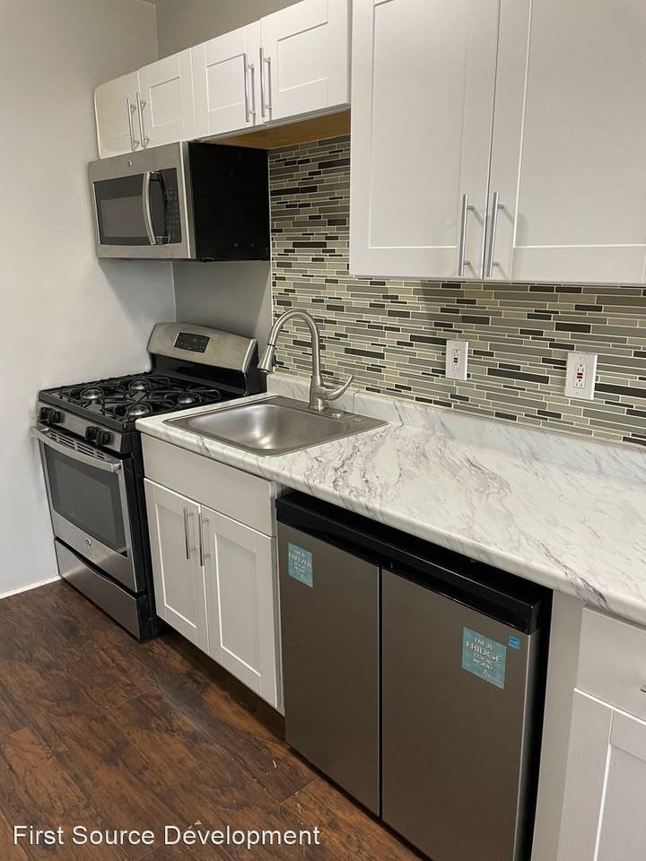 1117 South Plymouth Avenue - Photo 2 of 2