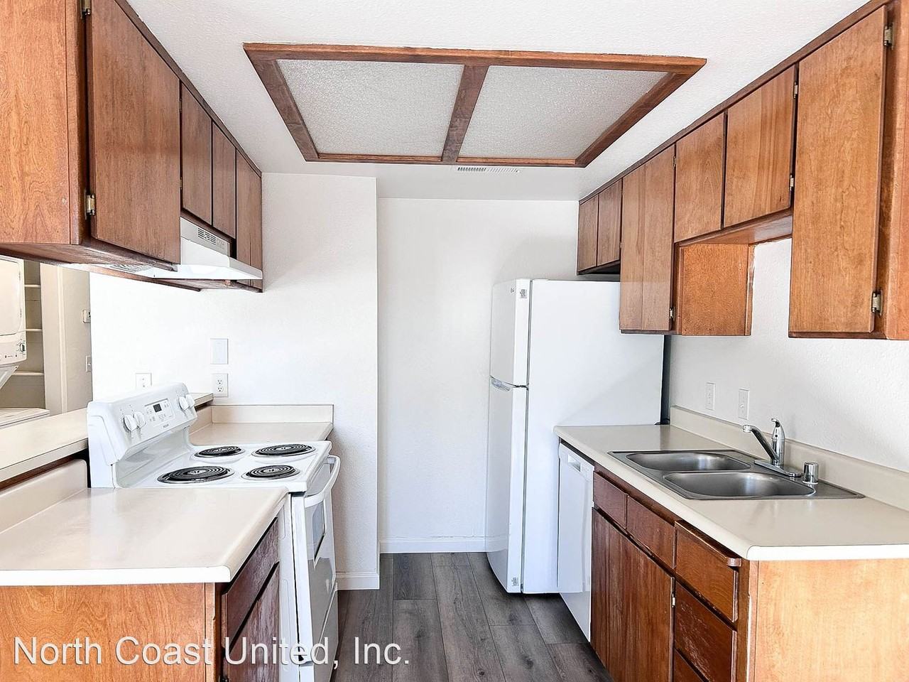 13 Cameo Dr - Photo 2 of 18