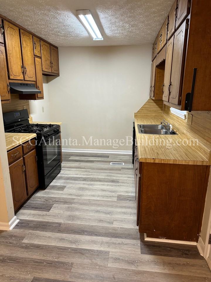 200 Pinehurst Dr #1 - Photo 2 of 9