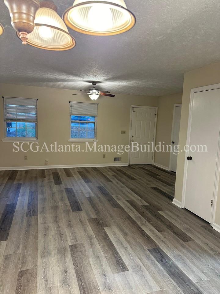 200 Pinehurst Dr #1 - Photo 3 of 9