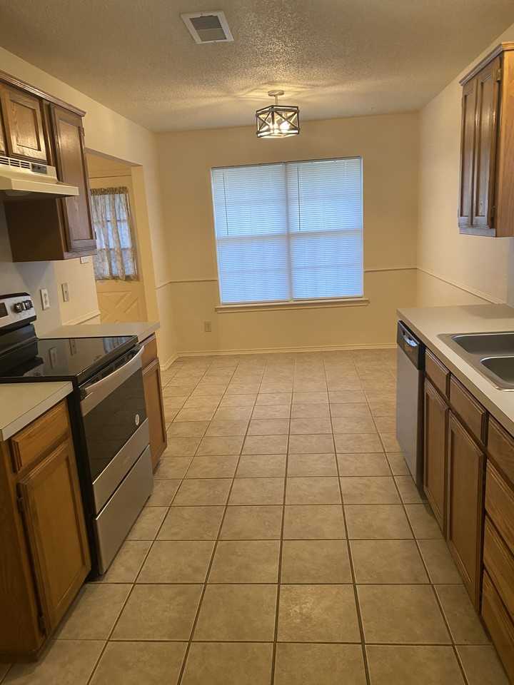 201 Brook Cir #NA - Photo 6 of 17