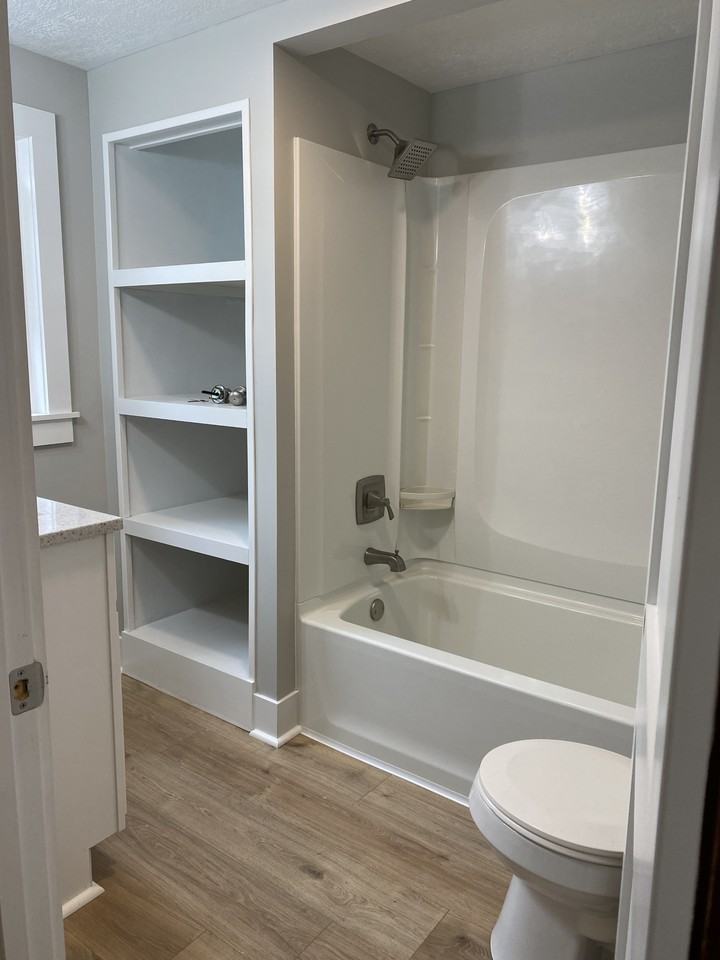 1094 Northview Dr #NA - Photo 2 of 10