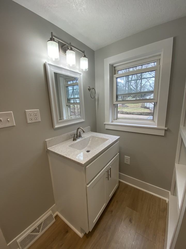 1094 Northview Dr #NA - Photo 3 of 10