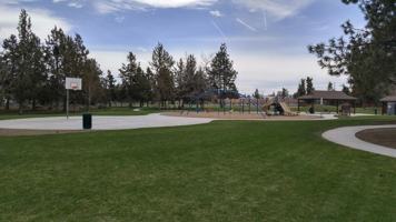 featured image of 730 Se Centennial St