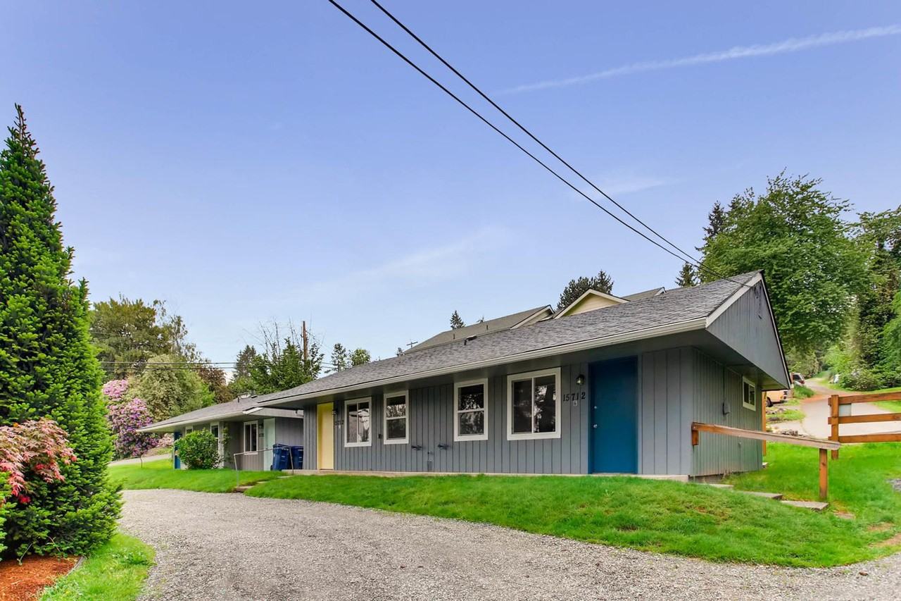 One Bedroom Duplex in Downtown Duvall - Photo 3 of 7