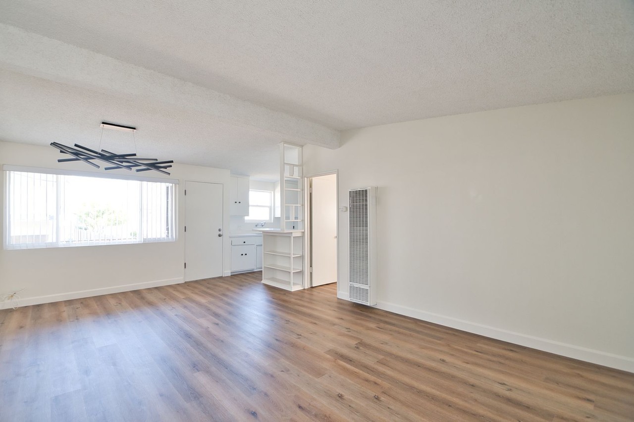 r103 - Photo 2 of 11