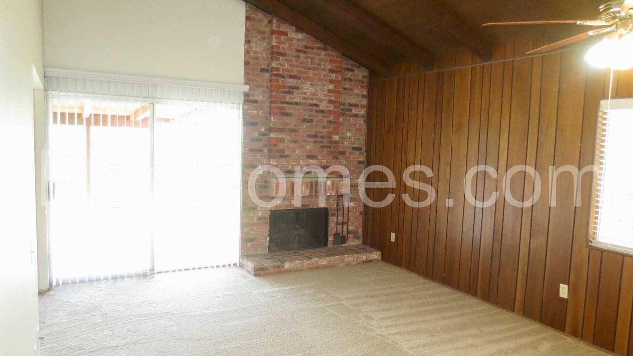6337 Oakridge Rd - Photo 7 of 22