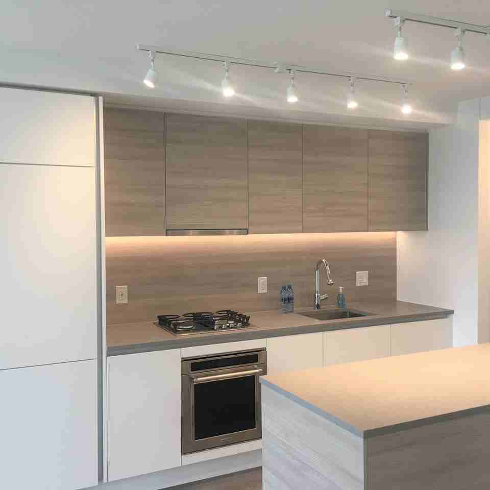 525 Foster Avenue #21xx