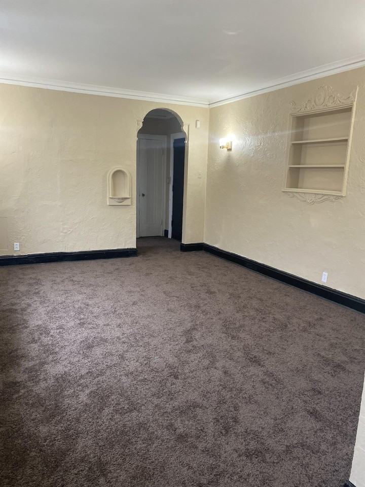 1123 E 82nd St #1123-206 - Photo 2 of 6