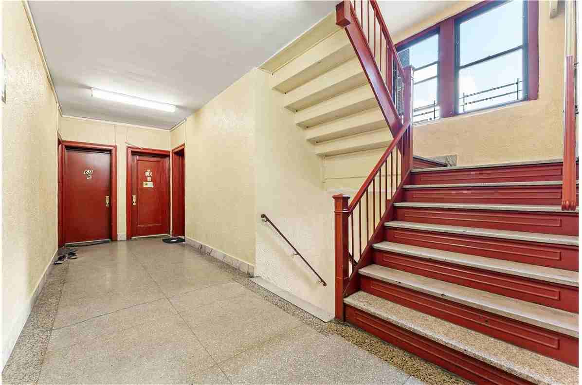 3551 94th St - Photo 2 of 4