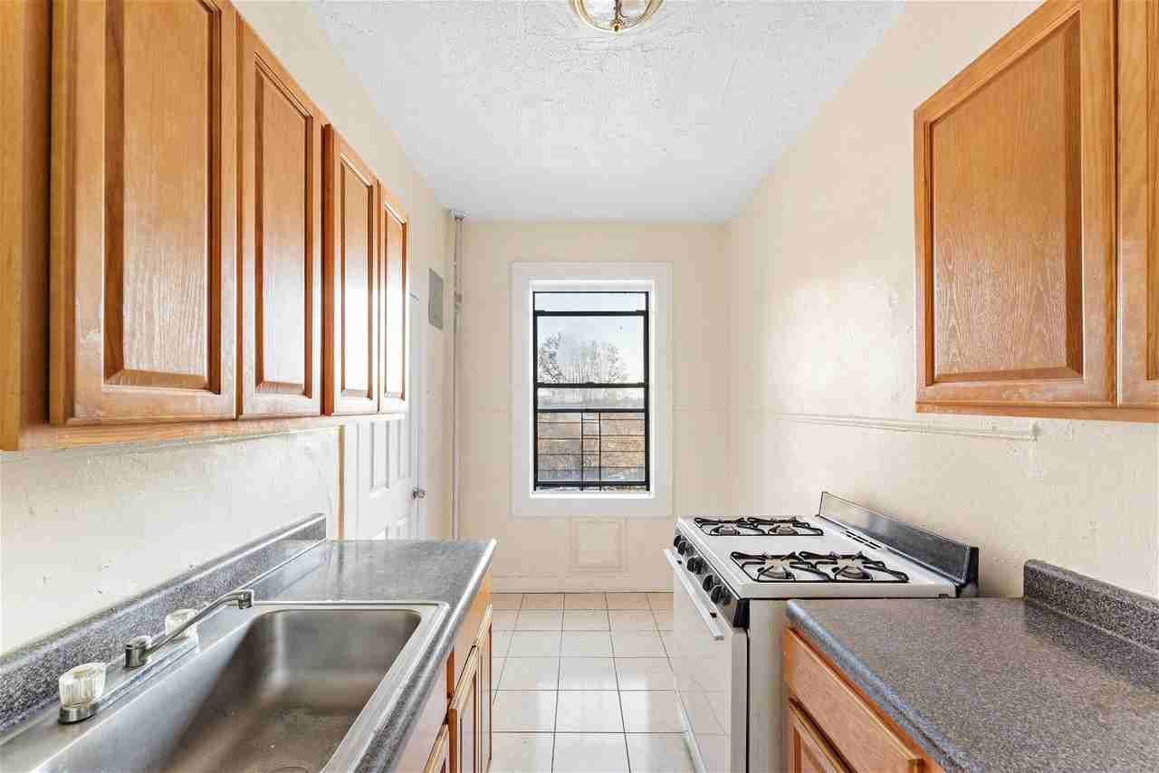 3551 94th St - Photo 3 of 4