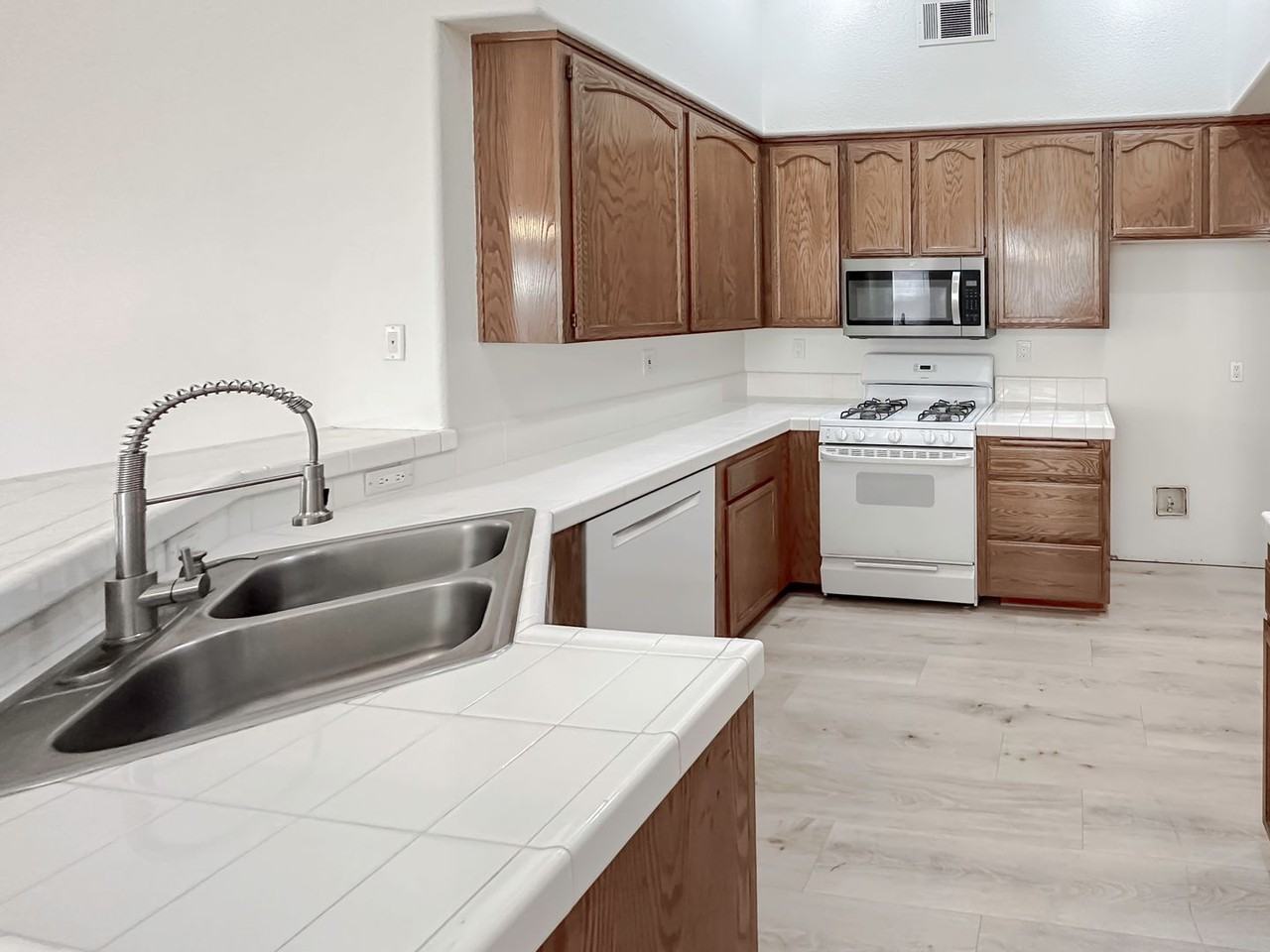 27204 Michener Dr - Photo 7 of 22