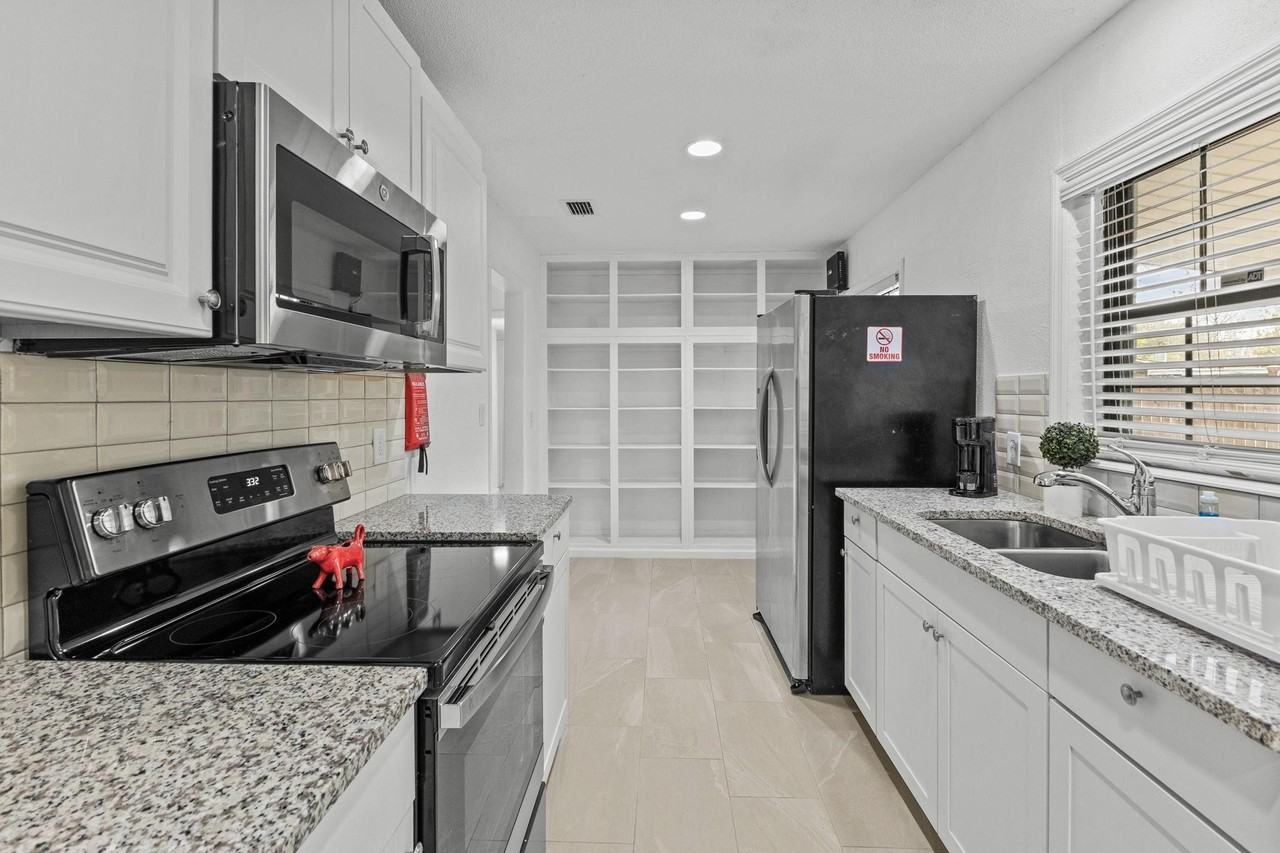 Peacefield Dr - Photo 2 of 11