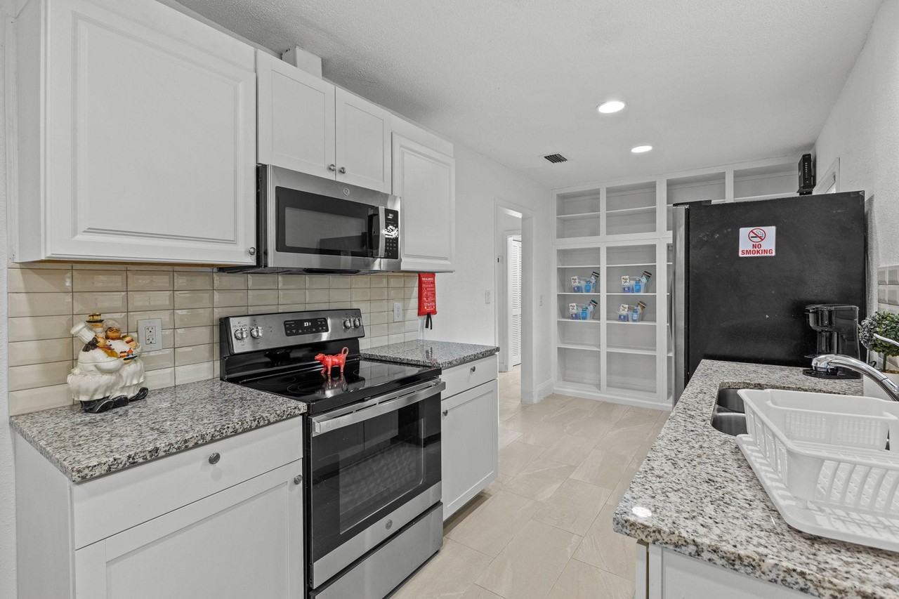 Peacefield Dr - Photo 6 of 11