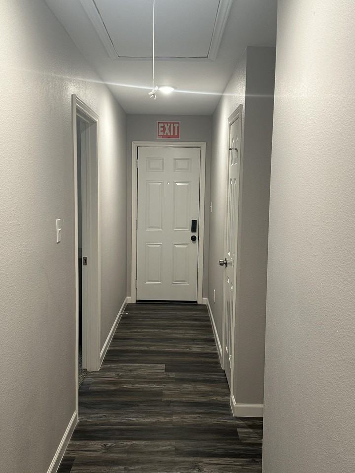 N Bradley St - Photo 5 of 10