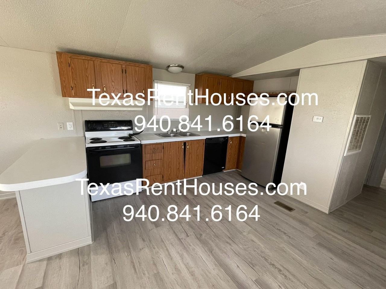 1300 Tyler Ln - Photo 2 of 8