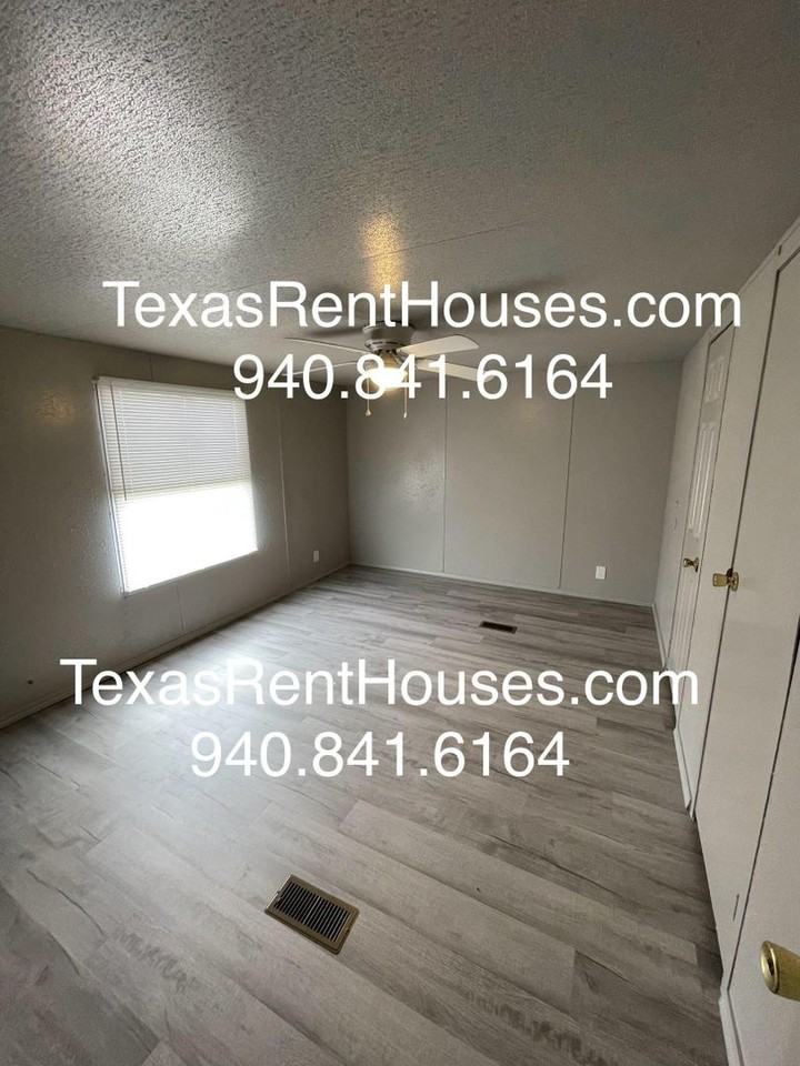 1300 Tyler Ln - Photo 3 of 8