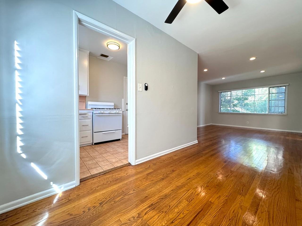 1909 N Las Palmas Ave - Photo 2 of 9