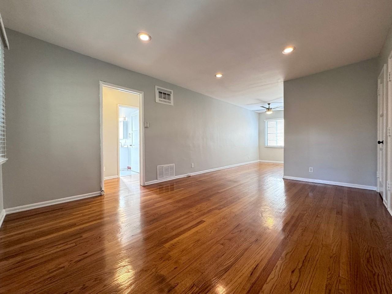 1909 N Las Palmas Ave - Photo 3 of 9