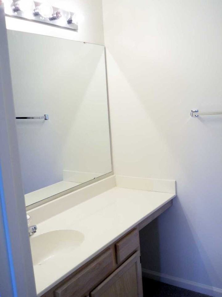 497 White River Dr #27I - Photo 4 of 12