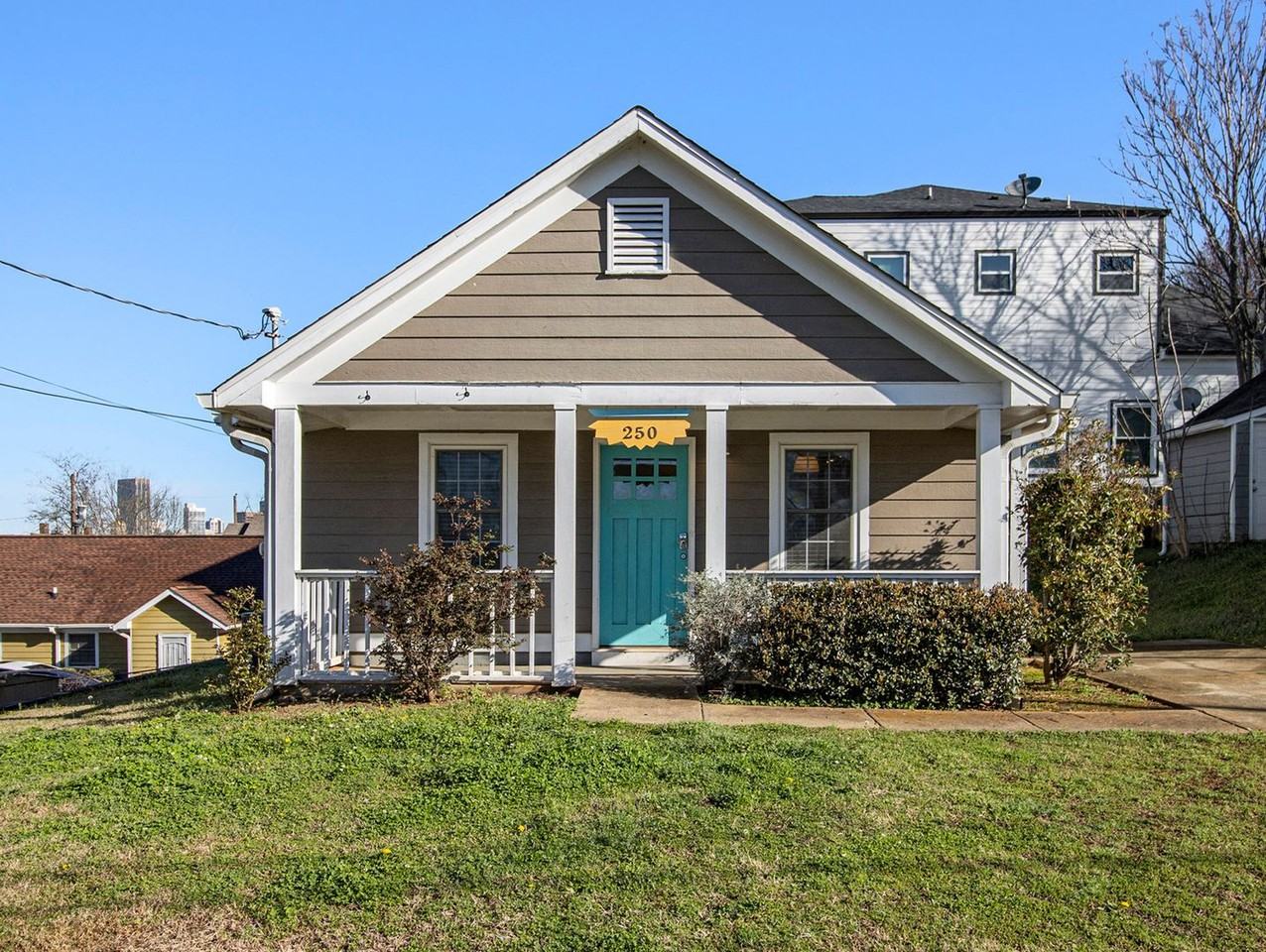 250 Little Street Southeast - Photo 3 of 18