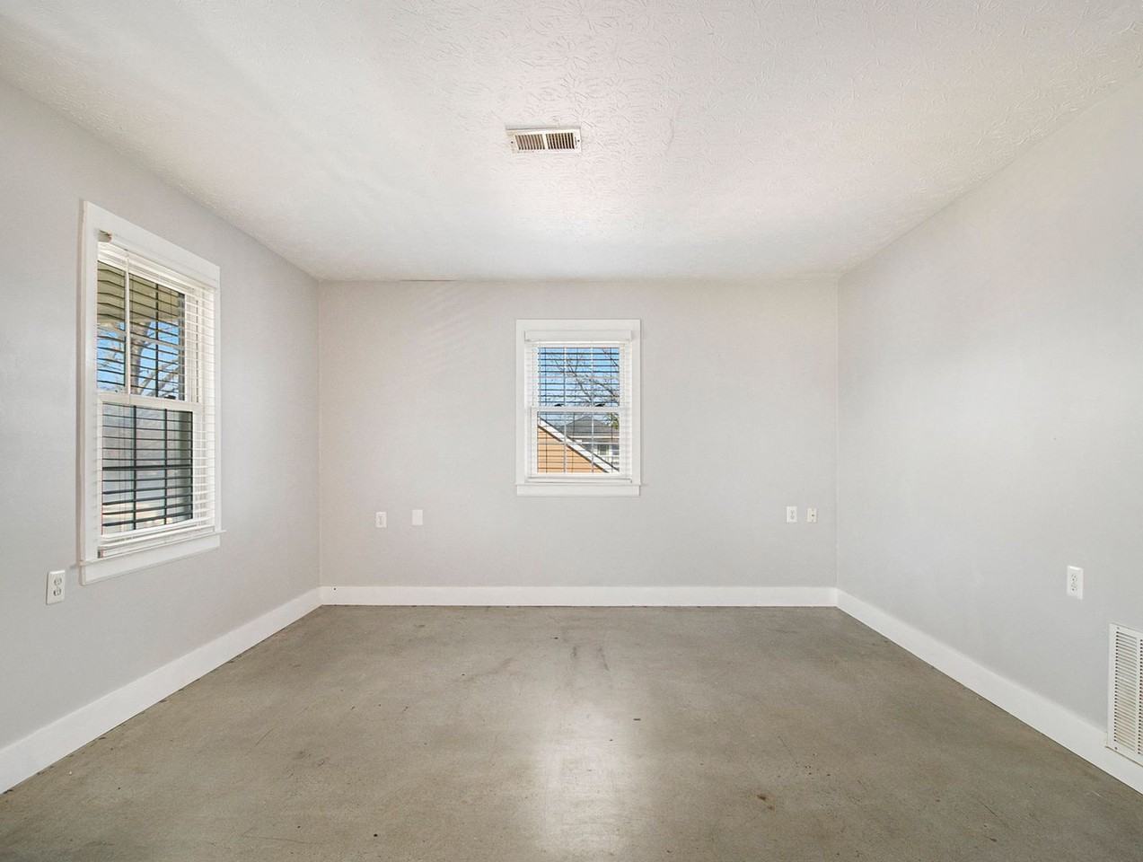 250 Little Street Southeast - Photo 4 of 18