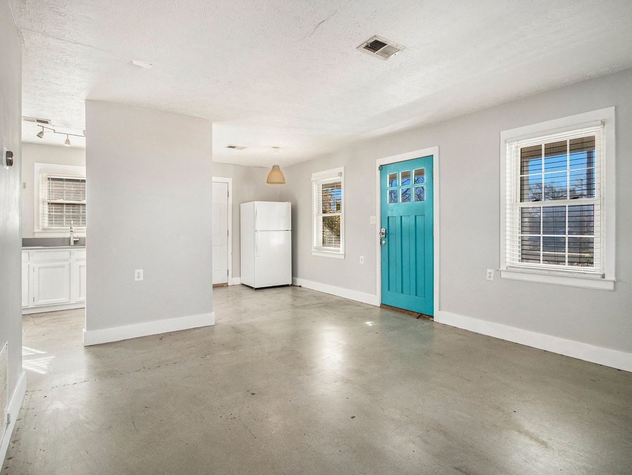 250 Little Street Southeast - Photo 5 of 18