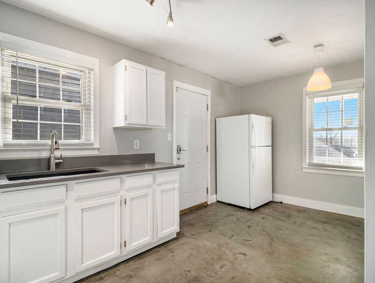 250 Little Street Southeast - Photo 7 of 18