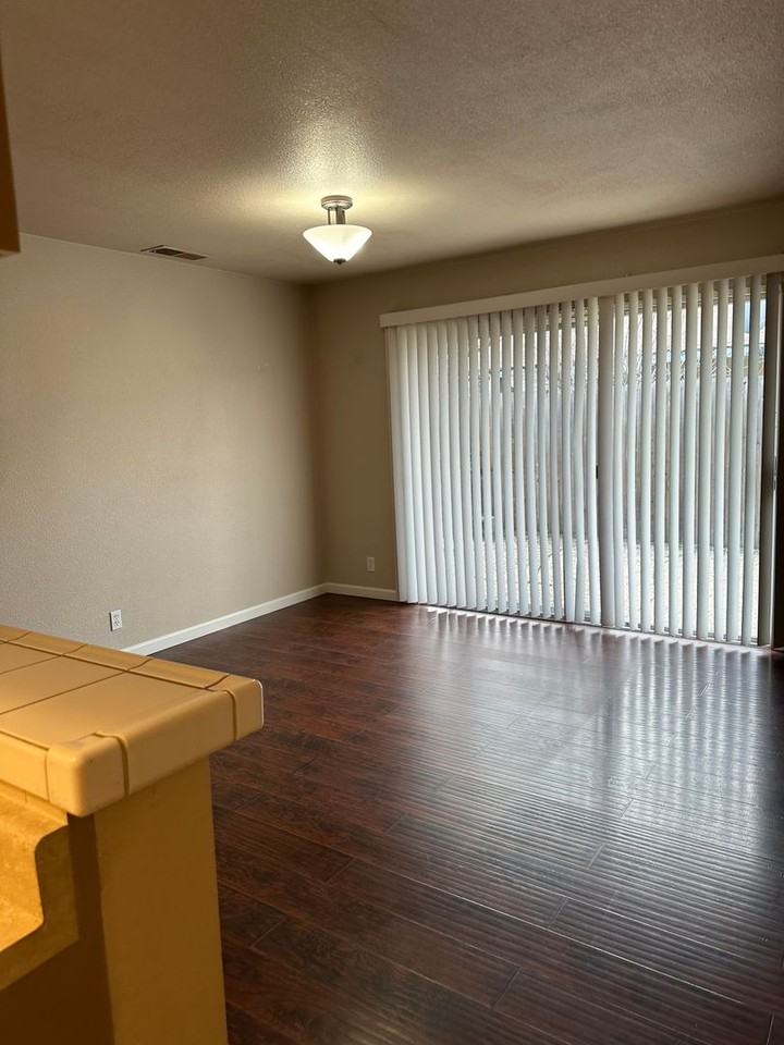 1636 Sierra Gardens Dr Apt B - Photo 3 of 16