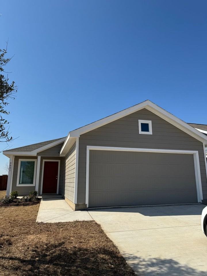 9001 Thrasher Trl - Photo 2 of 18