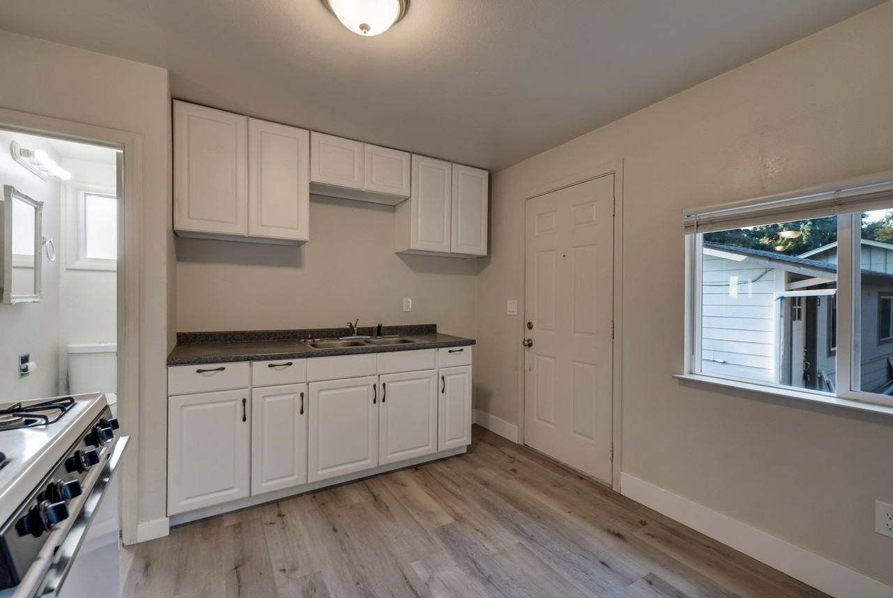 1122 Stewart Ave - Photo 4 of 26