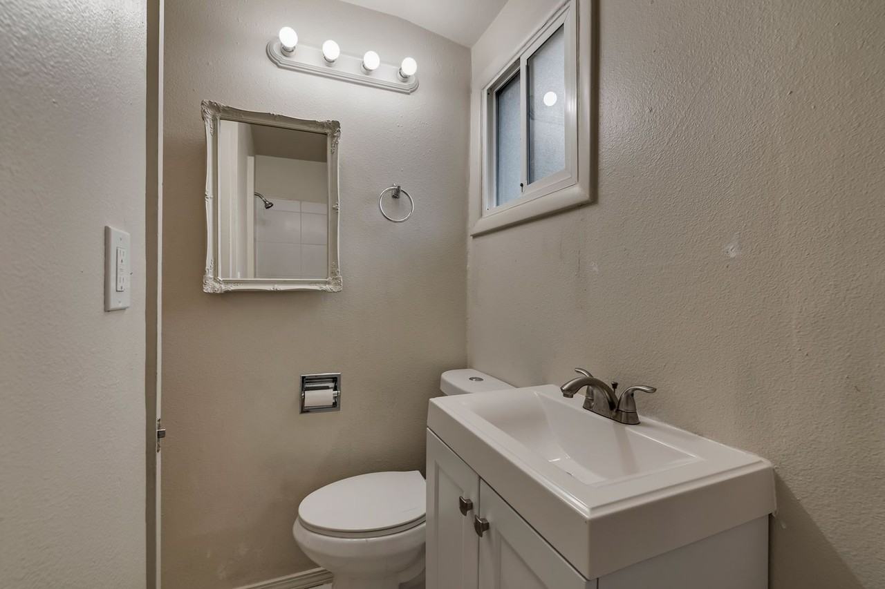 1122 Stewart Ave - Photo 7 of 26