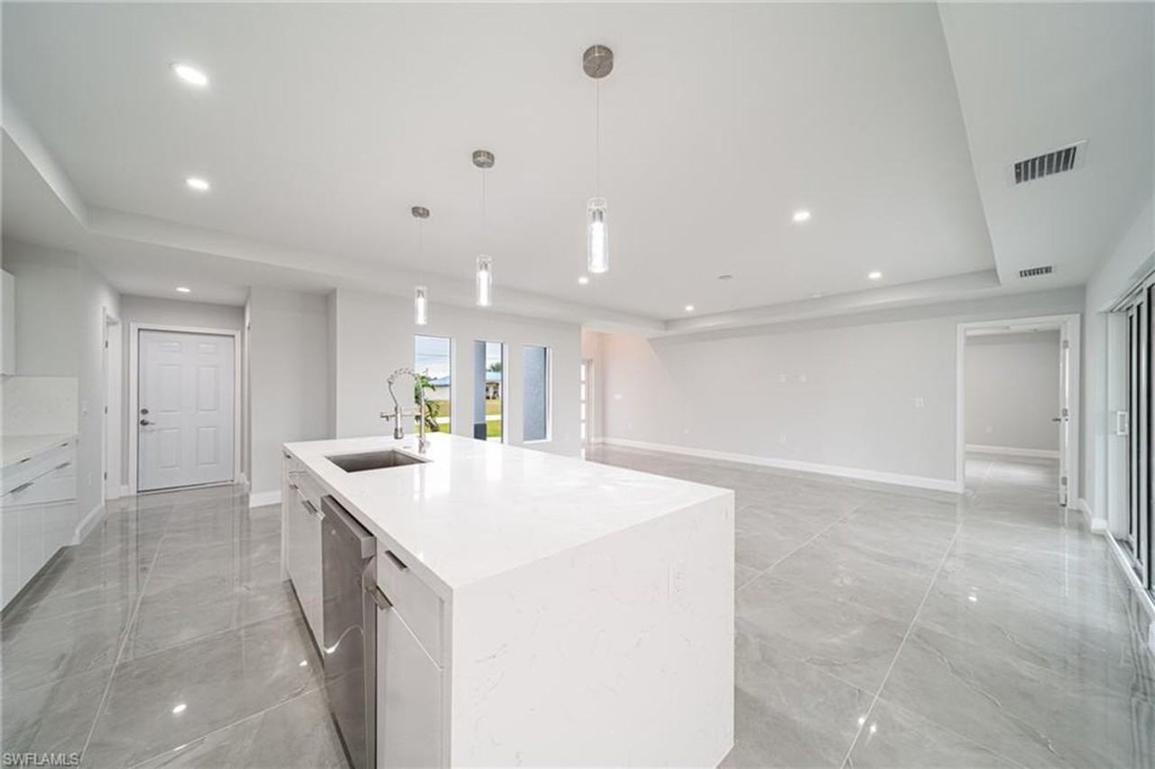 317 Nw 13th Ter - Photo 4 of 19