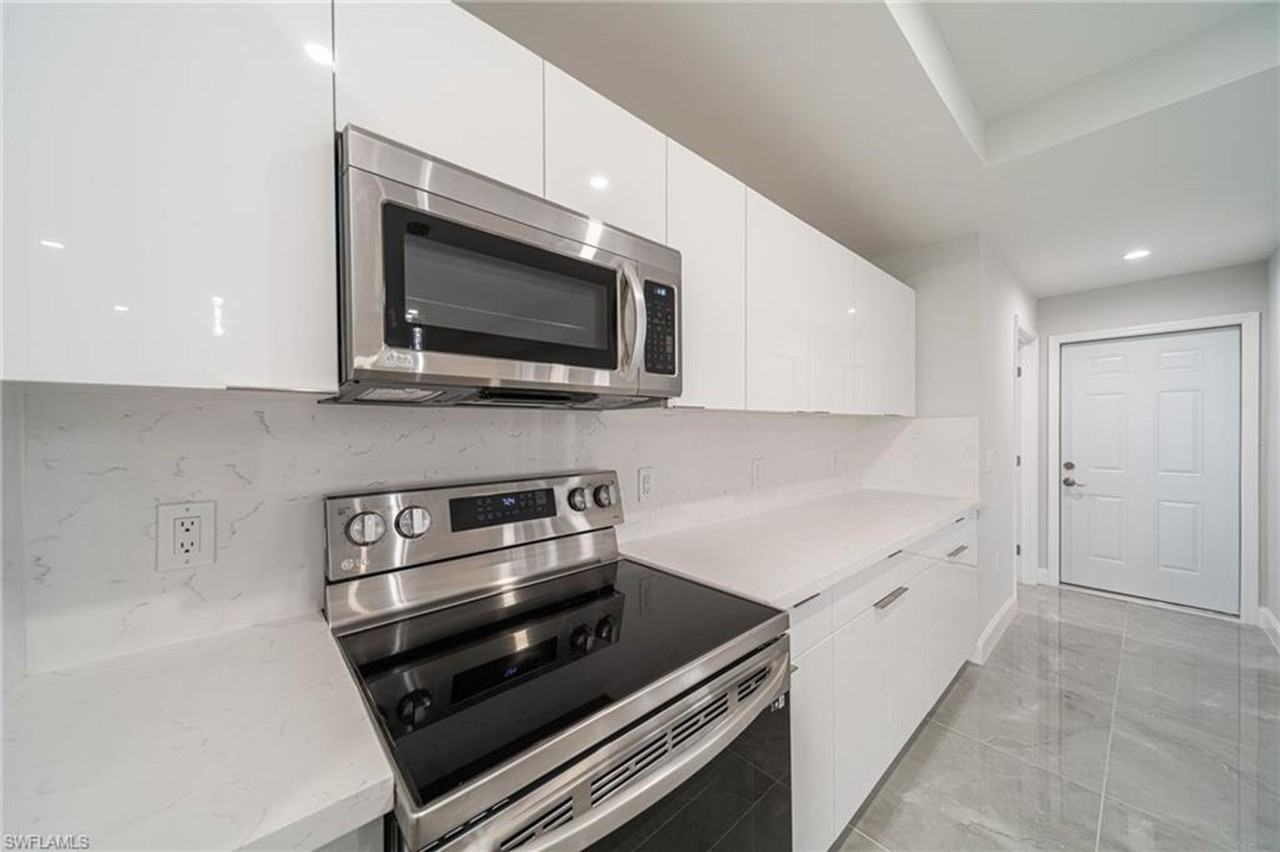 317 Nw 13th Ter - Photo 7 of 19