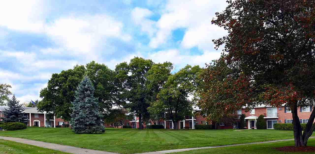 Franklin Square Apartments - Photo 2 of 2