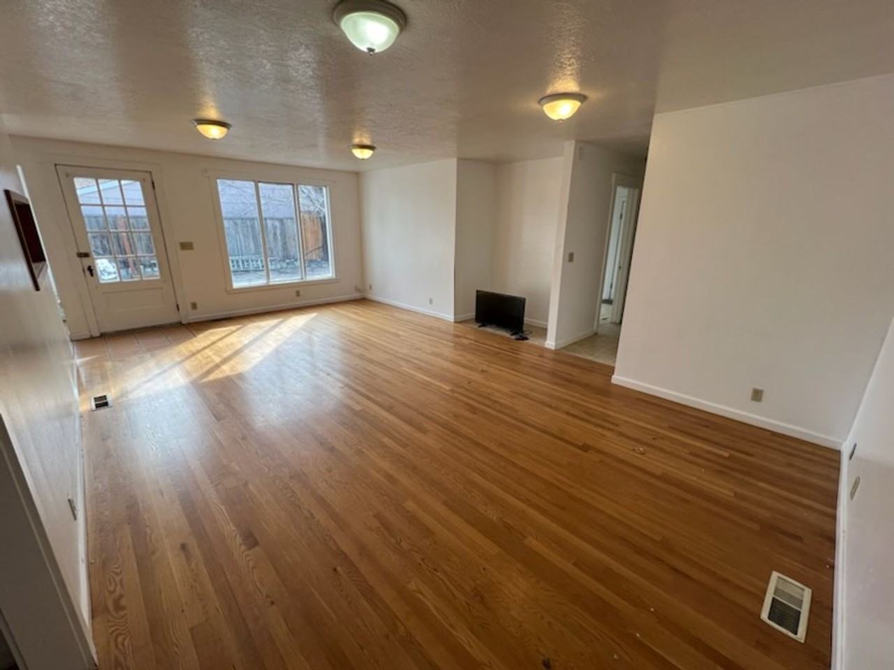 730 Saddlerock Dr - Photo 2 of 9